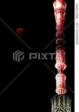 Total lunar eclipse and Tokyo Skytree Total lunar eclipse and Tokyo Skytree 96072044