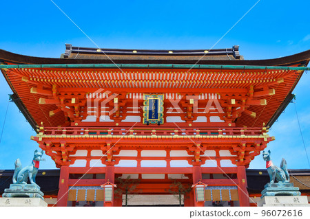 kyoto fushimi inari shrine beautiful tower gate kyoto fushimi inari shrine beautiful tower gate 96072616