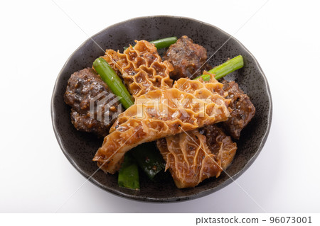 Honeysuckle and Beef Sagari with Black Pepper Sauce Honeysuckle and Beef Sagari with Black Pepper Sauce 96073001