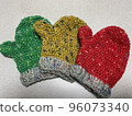 3 color mittens 96073340