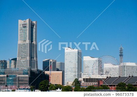 [神奈川縣]天氣晴朗的橫濱港未來 96073378