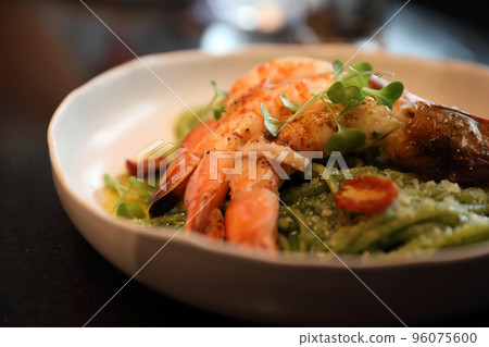 spaghetti pesto sauce with grilled shrimps italian food spaghetti pesto sauce with grilled shrimps italian food 96075600