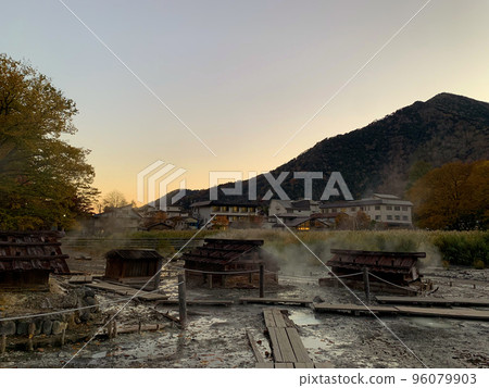 Source of Okunikko Yumoto Onsen with autumn leaves (evening view) Source of Okunikko Yumoto Onsen with autumn leaves (evening view) 96079903