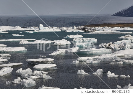 Glacial lake with icebergs Glacial lake with icebergs 96081185