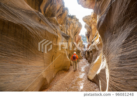 Slot canyon 96081248