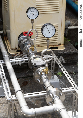 Piping around the pump 96083890