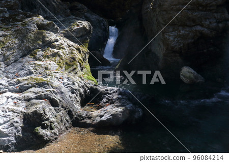 Iwayagawa Valley Kotaki Autumn (Niyodogawa-cho, Kochi Prefecture) 96084214