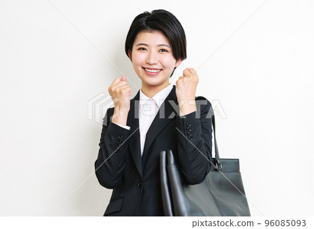 A new graduate woman doing a guts pose 96085093