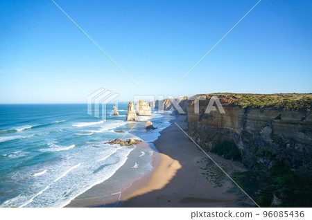 The Twelve Apostles, the biggest tourist attraction on the Great Ocean Road 96085436