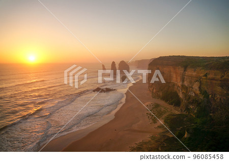 The greatest attraction on the Great Ocean Road, the fantastic evening view of the Twelve Apostles The greatest attraction on the Great Ocean Road, the fantastic evening view of the Twelve Apostles 96085458