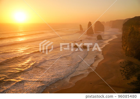 大洋路上最大的看點，十二使徒岩的絕美夜景 96085480