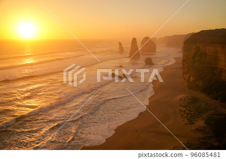 大洋路上最大的看點,十二使徒岩的絕美夜景 大洋路上最大的看點,十二使徒岩的絕美夜景 96085481