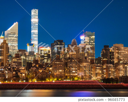 New York East River and Manhattan skyscrapers night view 96085773