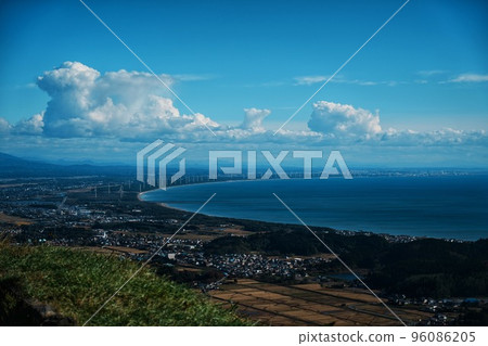 coastline  96086205