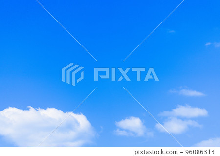 Blue sky / white clouds Blue sky / white clouds 96086313