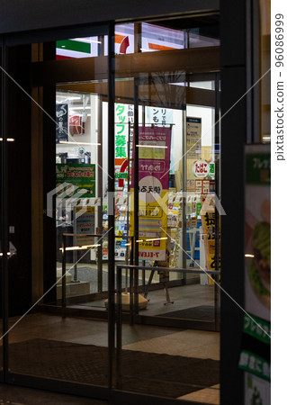 EOSR.Seven in the building in Hiroshima city. 96086999