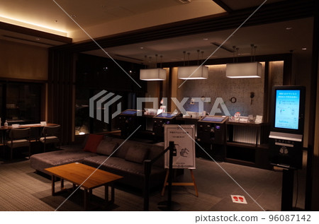 Hotel unmanned front desk_Keihan Kyoto Hachijoguchi 96087142