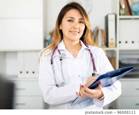 Doctor making notes on clipboard 96088111