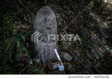 金剛地藏山/石佛 金剛地藏山/石佛 96088246