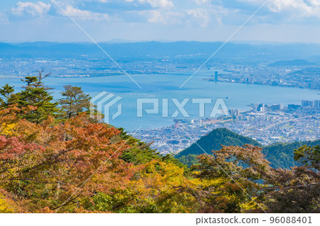 從比叡山延歷寺看到的琵琶湖 從比叡山延歷寺看到的琵琶湖 96088401