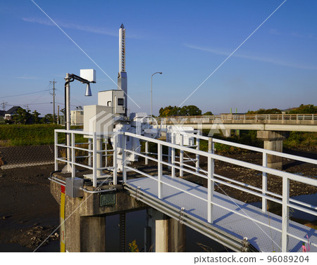 Measuring equipment for the water level and flow rate observatory installed by the Ministry of Land, Infrastructure, Transport and Tourism Automatic unmanned observatory and equipment installed after frequent floods 96089204