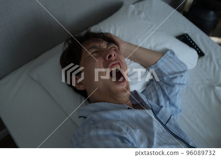 A man in his 40s in the bedroom A man in his 40s in the bedroom 96089732