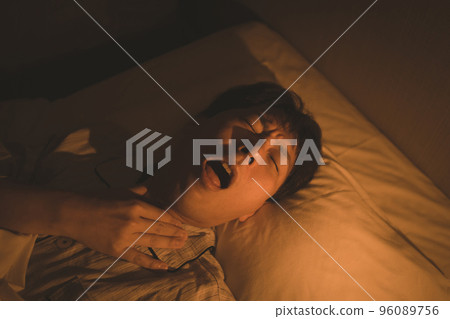 A man in his 40s in the bedroom A man in his 40s in the bedroom 96089756