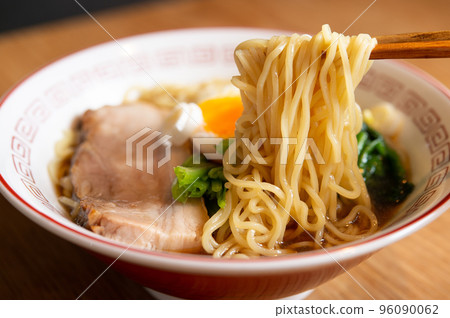 Old-fashioned soy sauce ramen 96090062