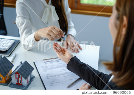 Guarantee, mortgage, agreement, contract, sign, real estate agent delivers the keys to the customer after signing important contract documents. 96090066