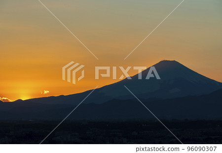 The silhouette of Mt. Fuji, a world cultural heritage site colored orange by the setting sun 96090307