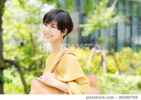 短髮女辦公室休閒 短髮女辦公室休閒 96090788