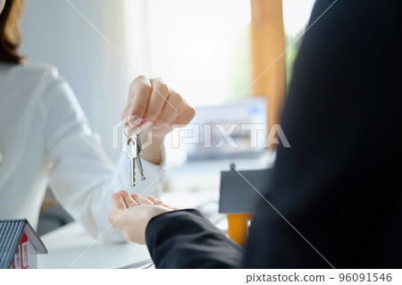 Guarantee, mortgage, agreement, contract, sign, real estate agent delivers the keys to the customer after signing important contract documents. Guarantee, mortgage, agreement, contract, sign, real estate agent delivers the keys to the customer after signing important contract documents. 96091546