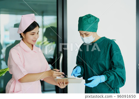 Portrait of doctor and nurse talking to prepare before going to the emergency room to treat patients. 96091650