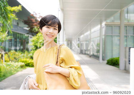 Short hair woman outdoors 96092020