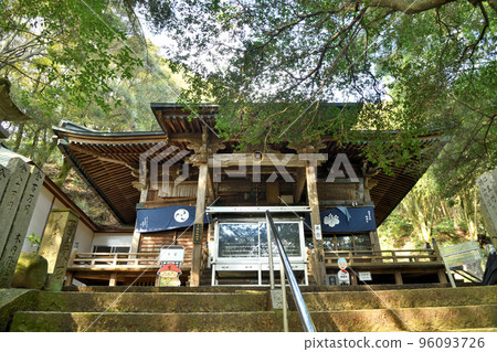 2nd Fudasho Nisshozan Muryojuin Gokuraku-ji Temple (Main Hall) [Osamachi, Naruto City, Tokushima Prefecture] 96093726