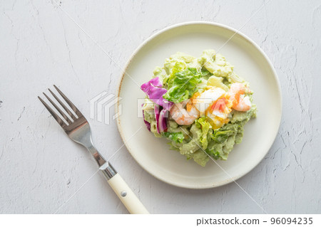 Shrimp and avocado macaroni salad Shrimp and avocado macaroni salad 96094235