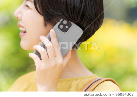 一個女人打個電話 一個女人打個電話 96094302