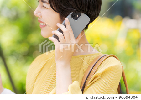 一個女人打個電話 一個女人打個電話 96094304