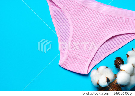 Cotton flowers and women's panties on color paper background 96095000
