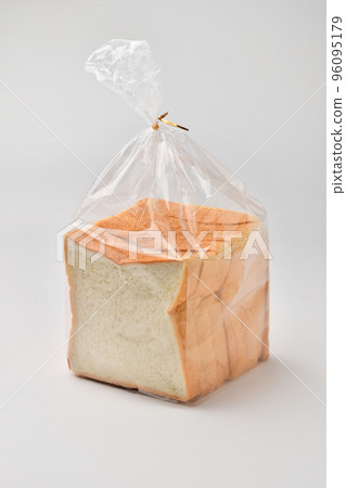 Bread in a plastic bag 96095179