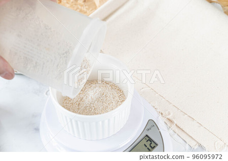 Making oatmeal sweets Weighing ingredients 96095972