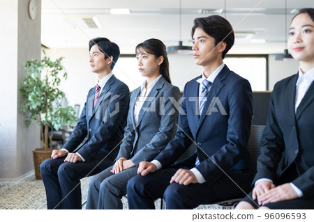 Interview, job hunting, university student 96096593