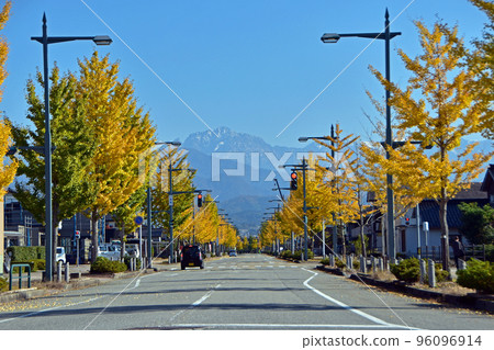 從滑川站看到的立山山脈(富山縣滑川市) 從滑川站看到的立山山脈(富山縣滑川市) 96096914