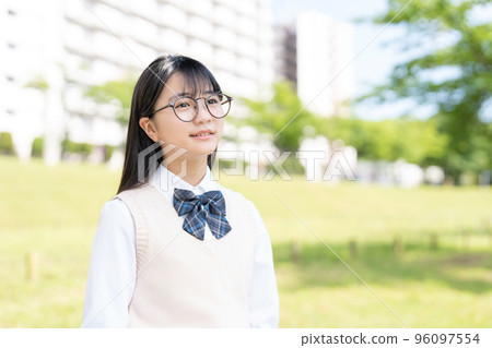 穿制服的初中女孩 96097554