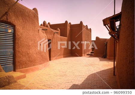 Exterior view to Agadez sultan residence, Niger 96099350