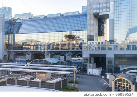 [京都府] 玻璃外觀令人印象深刻的京都站 96099524