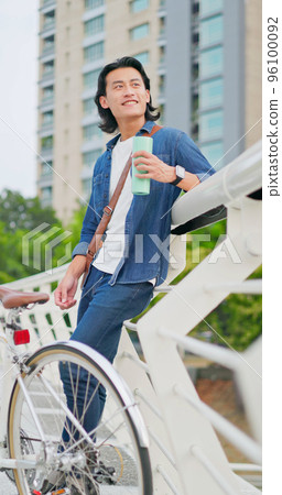 man holding his bottle 96100092