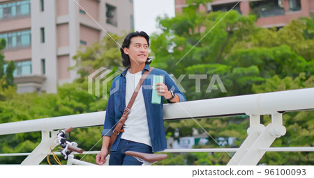 man holding his bottle 96100093