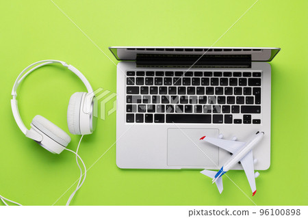 Travel and online booking concept 96100898