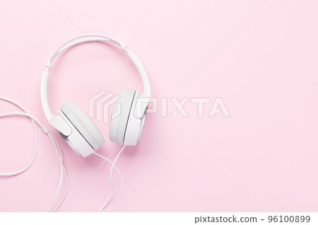 Headphones on pink 96100899